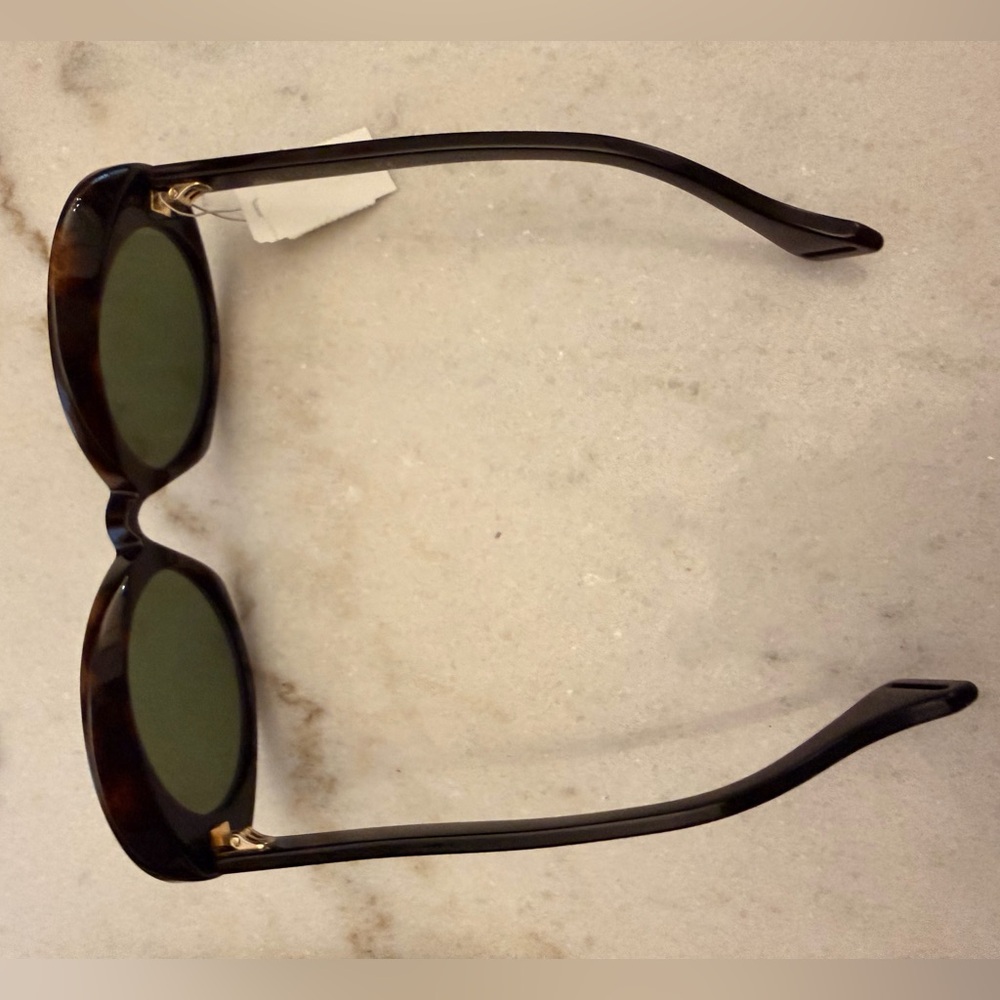 Gucci Women's Sunglasses - Picture 9 of 11